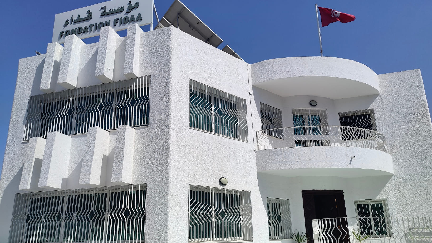 2900 منتفع بالخدمات المتنوعة والإحاطة التي تقدّمها «مؤسسة فداء»..   السجلّ الوطني لشهداء الثورة خطوة لتثمين تضحياتهم وحفظ للذاكرة